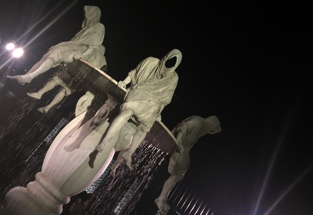 HELLFEST STATUES - img.jpg